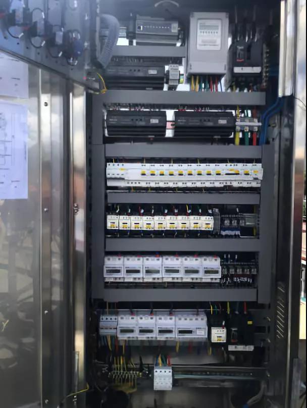 鼎立慧聯(lián)集成云智能控制器DALI模塊、電量采集模塊的配電箱