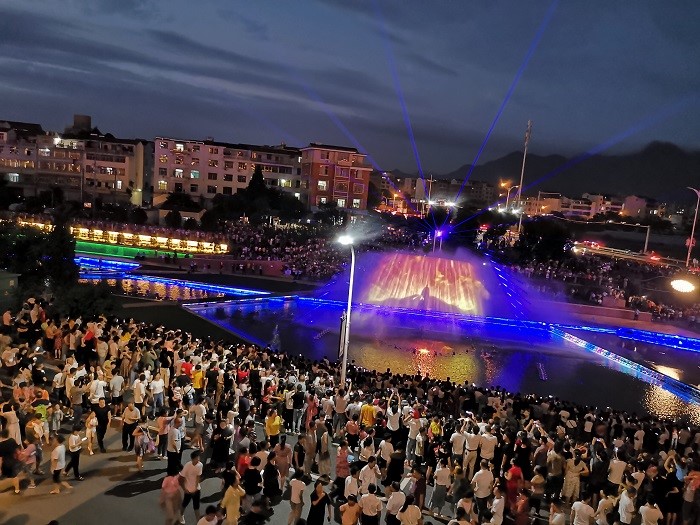 當水景碰上照明，美得一塌糊涂！03